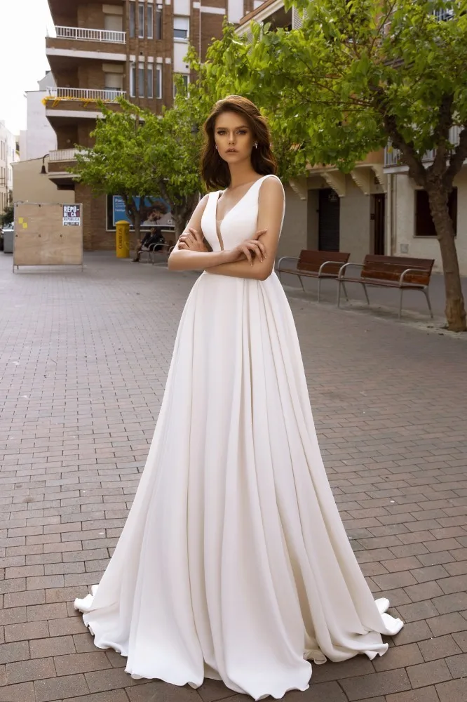 

Vivian's Bridal Simple Satin Sweep Train Summer Weding Dress Sexy Deep V-neck Backless Pocket Women Tiered A-line Bridal Dress