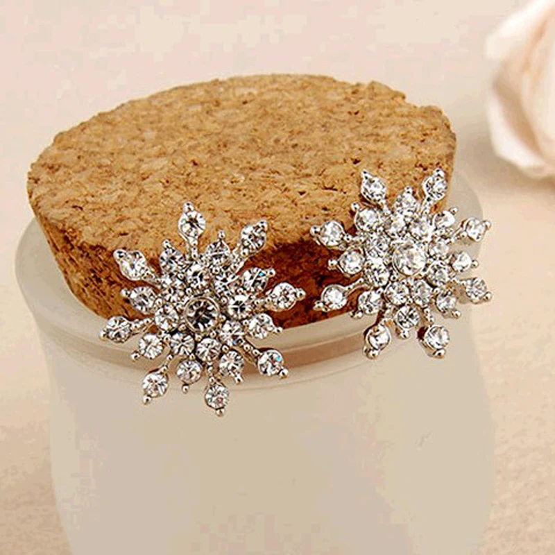 

Fashion 1 Pair Girls Women 2016 Trendy Golden Silvery Crystal Snowflake Stud Earrings Jewelry Xmas Gift