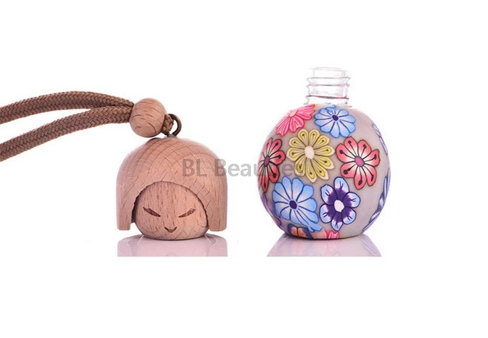 100 Pz/Lotto 8 Ml Carino Bambola Bottiglia Di Profumo Auto Aroma Bottiglia Di Olio Essenziale Pendente Polymer Clay + Vetro + Legno Riutilizzabile Bot