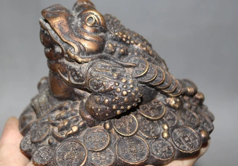 

Old Chinese Fegnshui Bronze Wealth yuanbao Money Coin Golden Toad spittor Statue