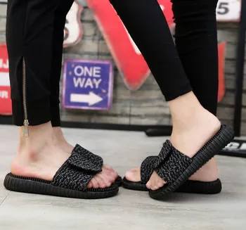 

Kanye West 251 Style Casual Gingham Soft Sandals Sport Flip Flops Fashion Style Luxury Type Shoes Summer Party Lady Girl Men