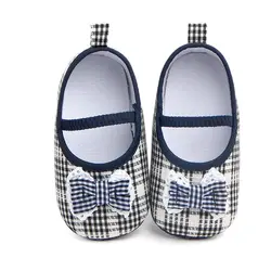 Бесплатная доставка Детские для маленьких девочек Обувь решетки Обувь для младенцев Спортивная обувь малыша мягкая подошва хлопок обувь