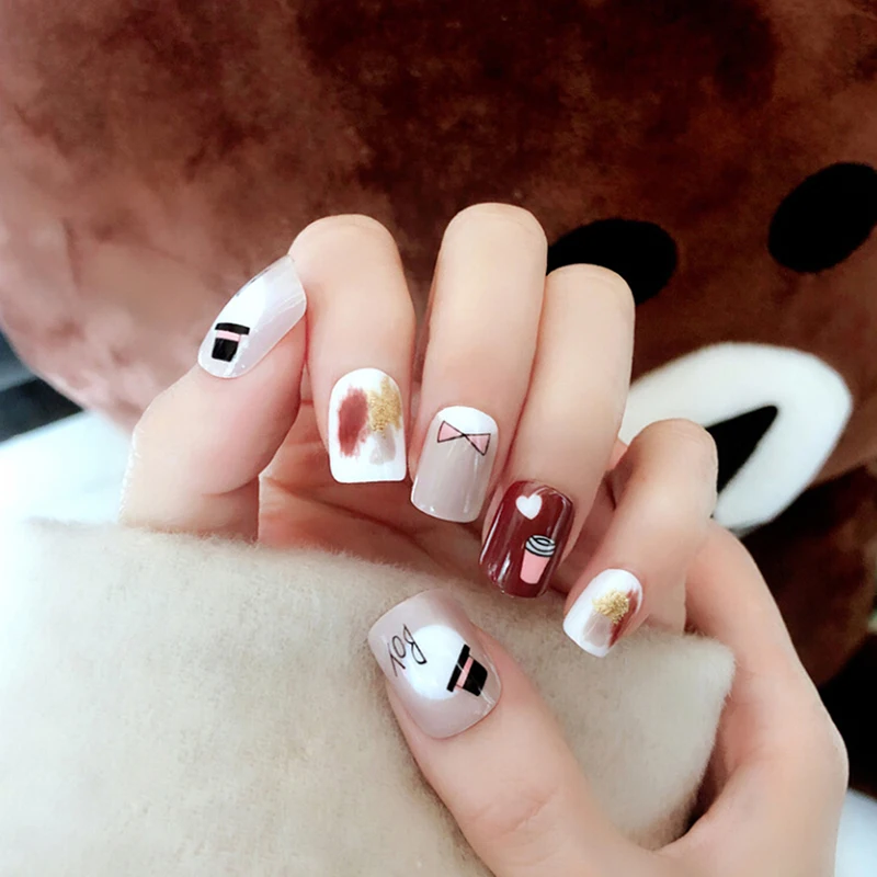

24 pcs/set False Nails with Rivets Designs Full Cover Artificial Taro Fake Nails Press on Nails Short Natural Tips