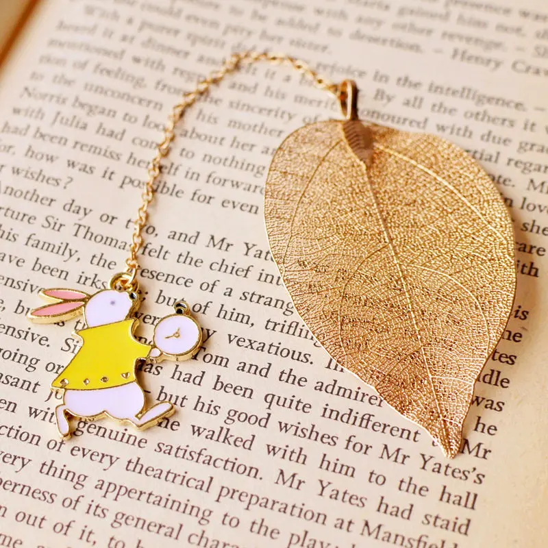 

Coloffice 1PC Gold Leaf Bookmarks With Girl/Rabbit Creative Retro Clip Creative Cute Children Bookmarks Stationery Kids Gifts