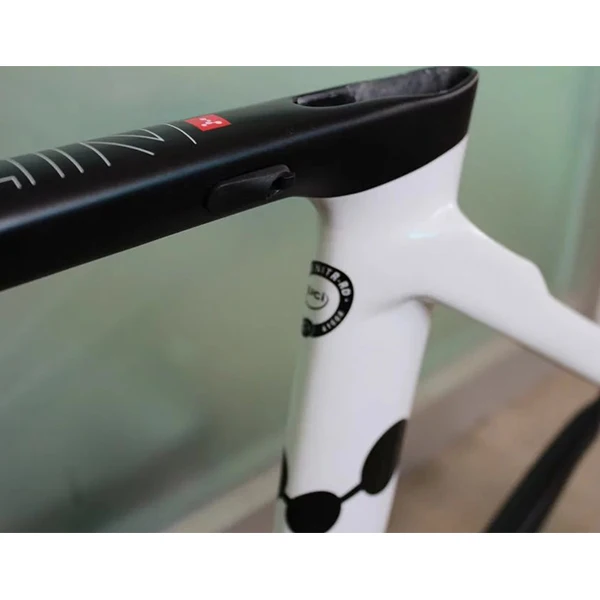 

2016 new carbon raod bike frame ud aero carbon bicycle frameset compatible mechnical and Di2 system