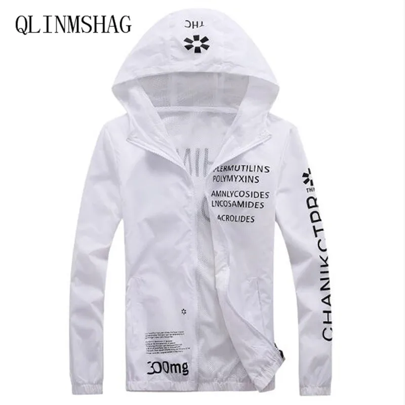 

The new men's hoodie for fall 2019 features a thin military coat zipper and a blue trench jacket to protect against sunburn