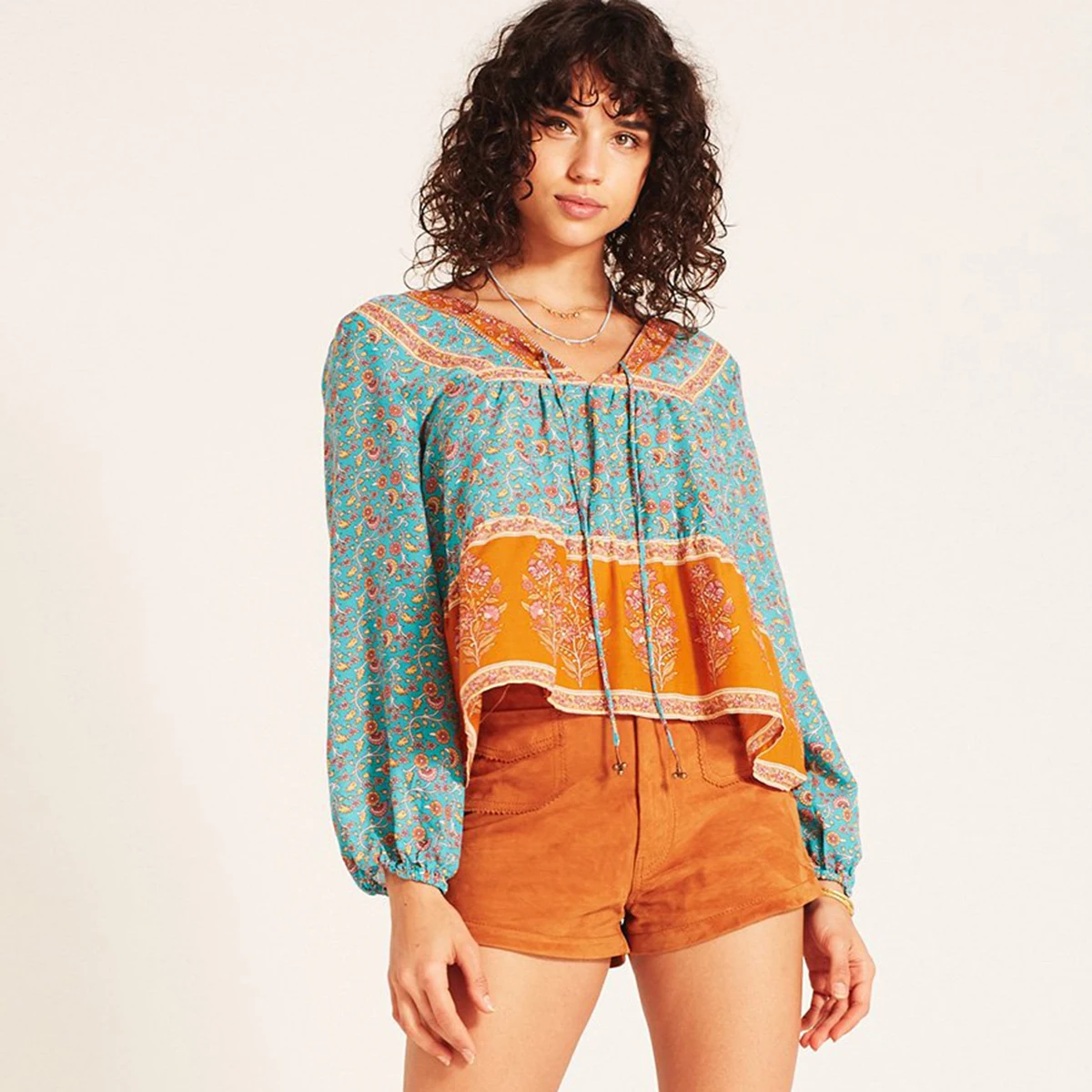 

Wisteria Floral Print Hippie Blouse Women Long Sleeve Vintage Shirts Ladies V neck Tassel Lace Up Loose Blouses Tops 2018 Autumn