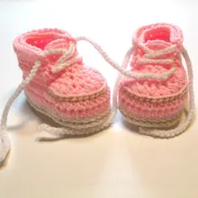 Вязаная крючком детская обувь. Розовые туфли для маленьких девочек