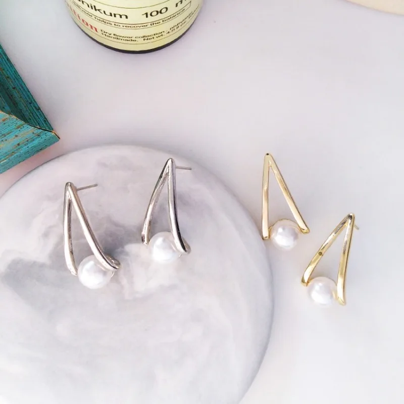 

Korean Sweet Girl Simple Metal Texture Geometry Jewelry Accessories Female Fashion Temperament Imitation Pearl Earrings