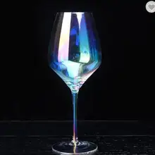 С мелкими блестками вино Стекло