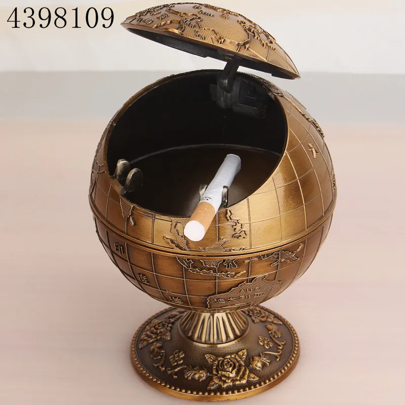 

European retro home ashtray creative personality trend spherical metal lid multi-functional office ashtray smoking accessories