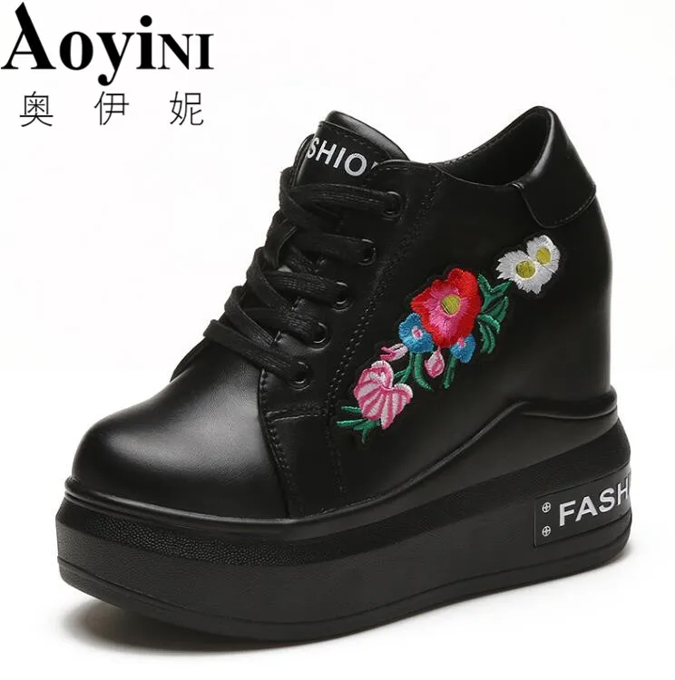 

2018 Hot Sale 10cm New Wedge Shoes Hidden Heels Women's Elevator Casual For Women Embroidered Black White Red Shoes