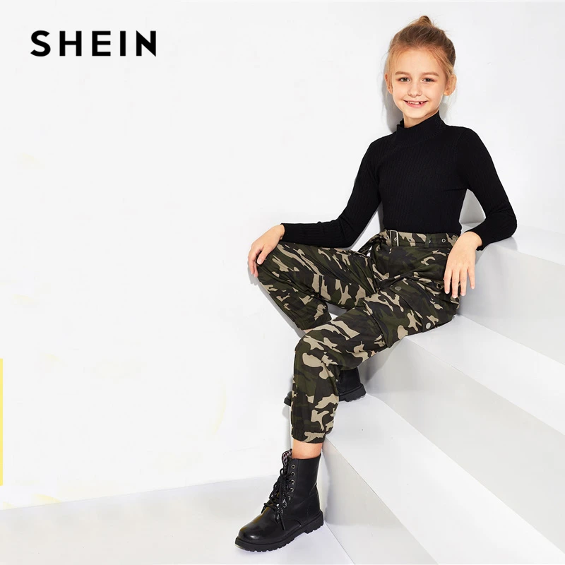 SHEIN/Повседневные камуфляжные штаны для девочек с карманами и поясом на пуговицах; г. Весенняя уличная одежда; брюки для девочек; детская одежда