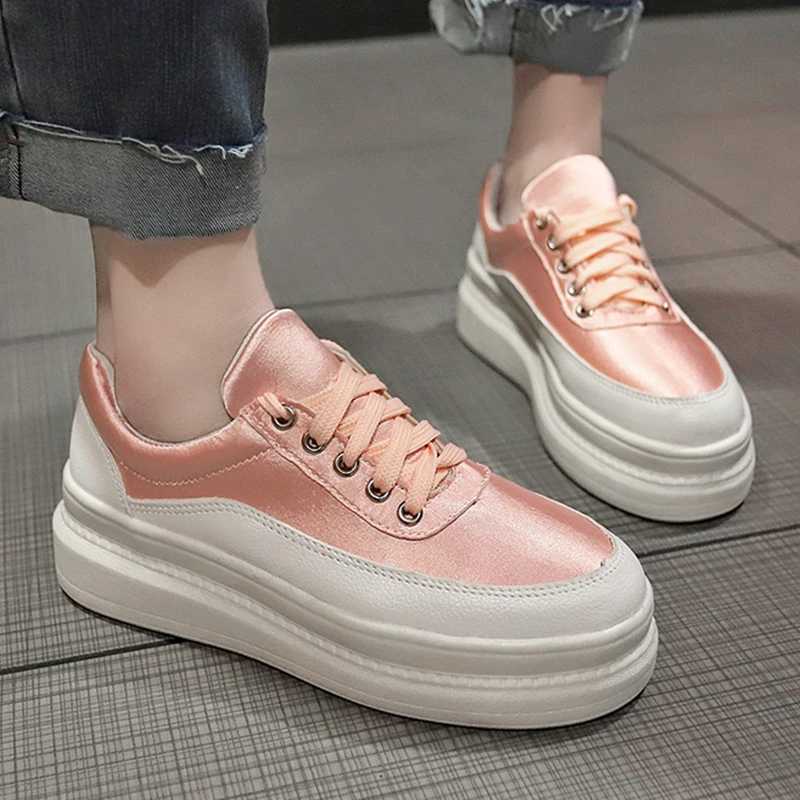 Весенняя женская обувь; кожаные блестящие Серебристые кроссовки; обувь на платформе; женская повседневная обувь на плоской подошве; розовые женские кроссовки