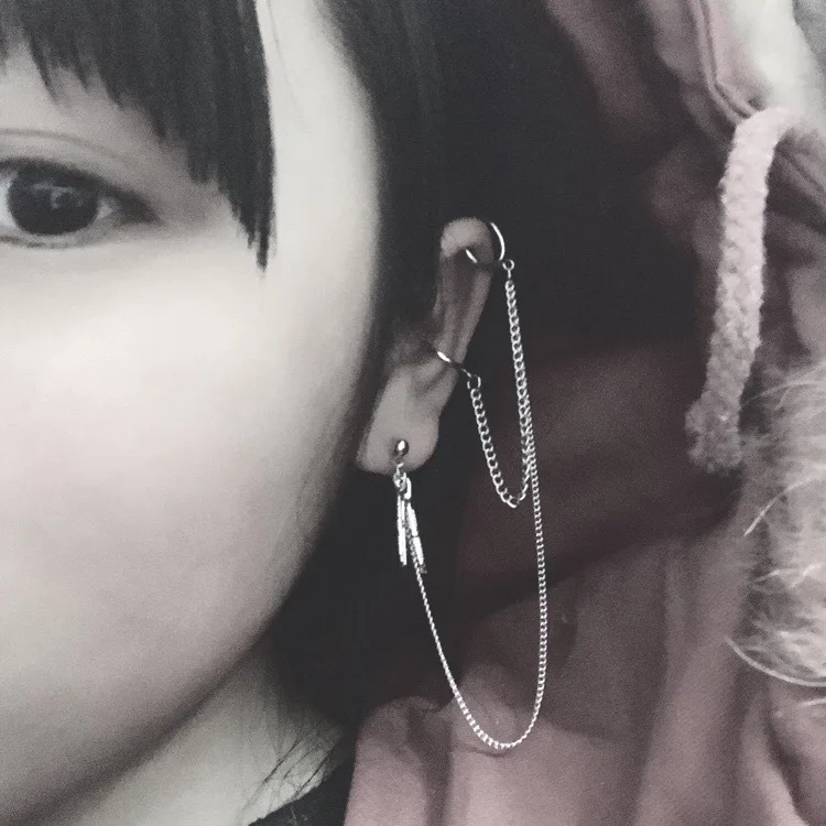 

1pcs 2018 Vintage Dark Series Alloy Feather Long Chain Long Locomotive Stud Earrings for Women Charm Jewelry Pendientes