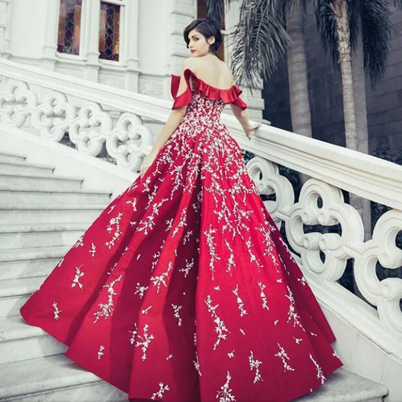 

Red Pleated Long Evening Gowns Sweetheart Appliqued Ball Gown Arabic Formal Party Dress Red Carpet Dress vestido longo de festa