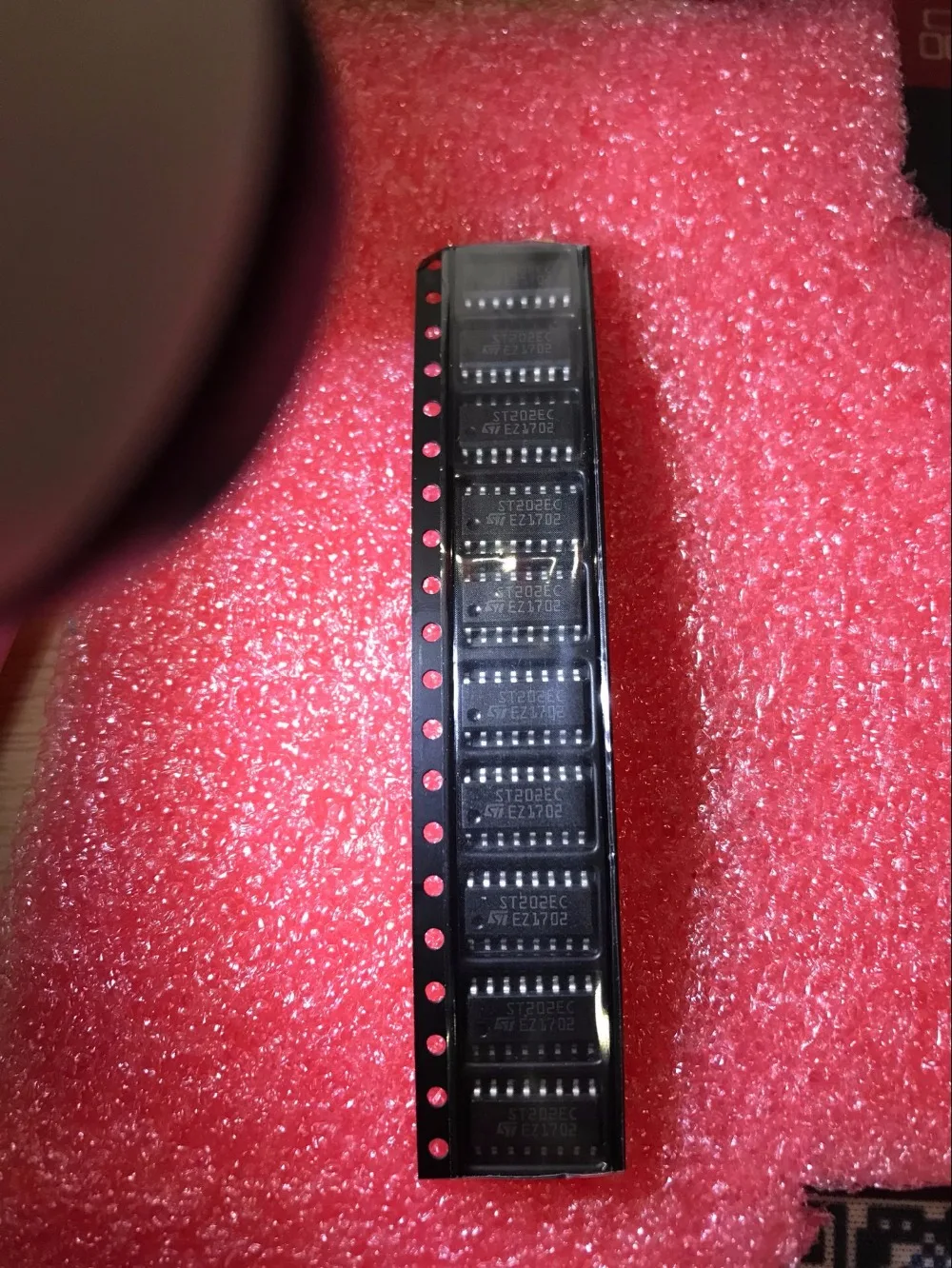 

10-20 шт./ST202ECDR ST202EC SOP16 Новый