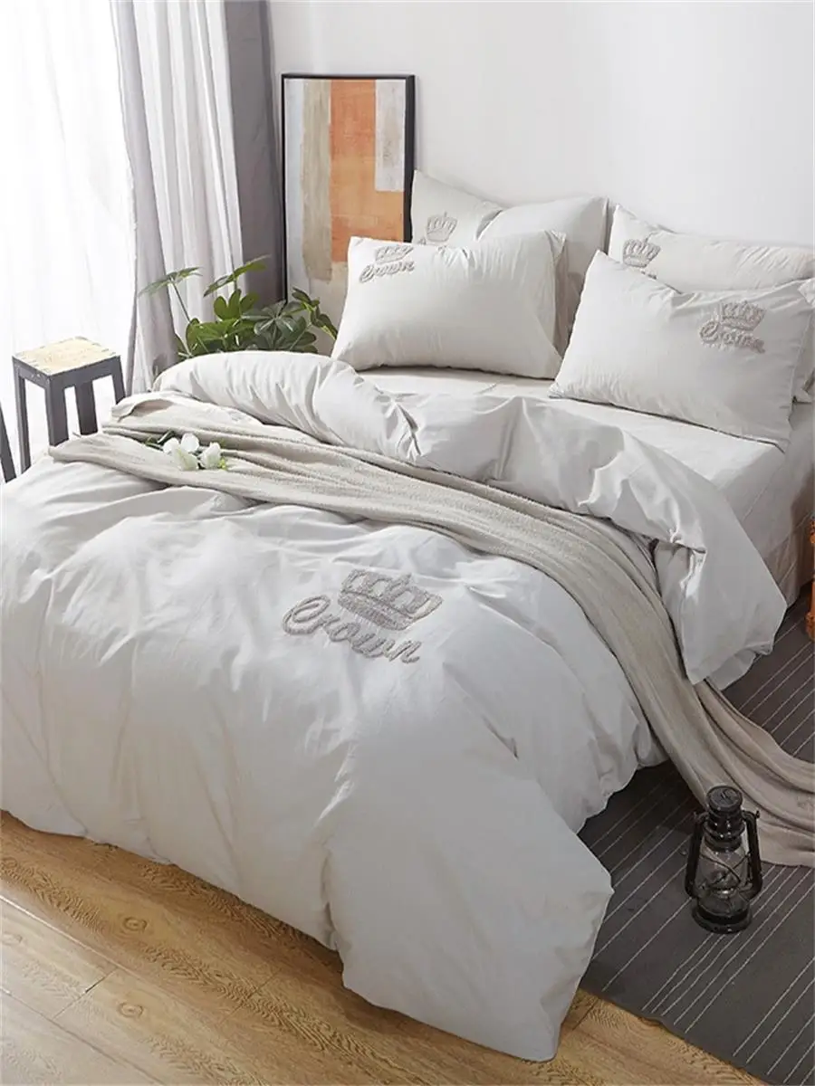 

4Pcs Duvet Cover Set Fresh Style Simple Solid Color Crown Pattern Soft Bedding Set