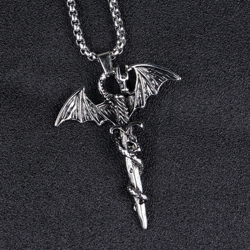 Personalidad creativa Vintage espada dragón colgante collar largo de acero de titanio cadena Hip-Hop hombre collar de diseño único de la joyería