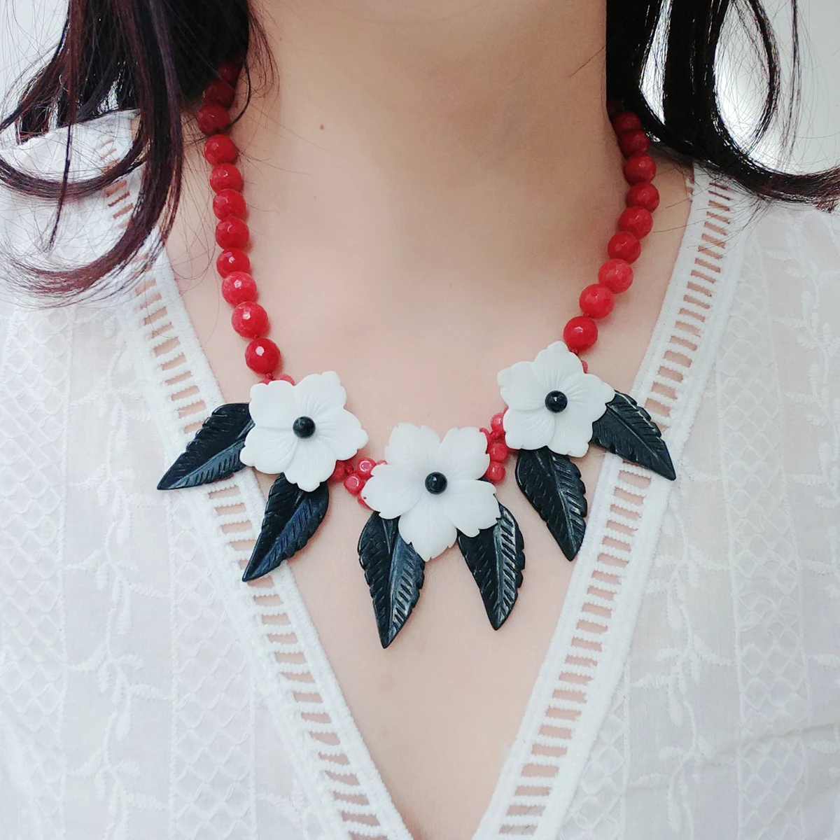 

Lii Ji Real Stone Red Jade White Jade Flowers Necklace Choker Necklace 50cm Women Jewelry Gift