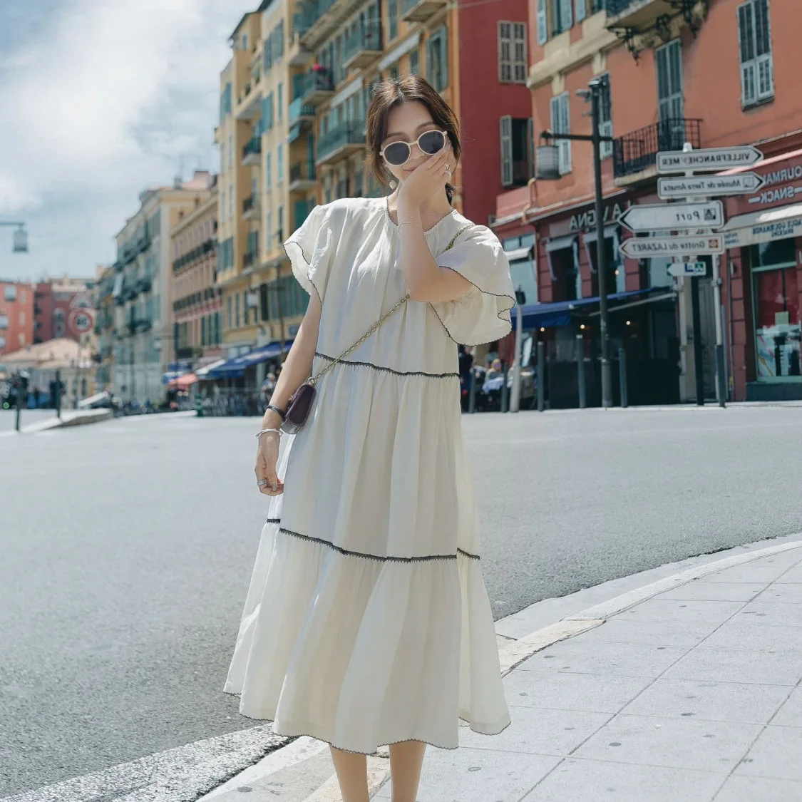 

Photo Shoot CHIC Pessimistic Wind Feifei White Mid-length Crew Neck Mixed Colors BF Laziness College Style Big Hemline Dress