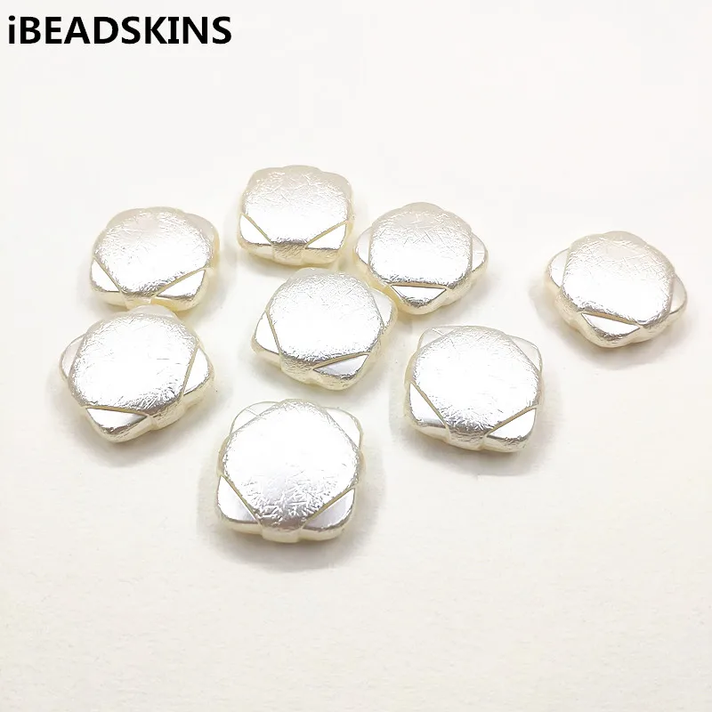 белый жемчуг. перламутр жемчуг цвет. жемчуг эффект. пластиковые бусины белого цвета.