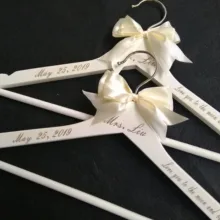 Персональная Свадебная Вешалка, гравировальная деревянная вешалка для платья невесты, индивидуальный свадебный подарок