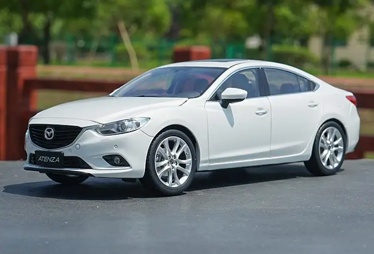 Усовершенствованная коллекция моделей автомобилей MAZDA 6 ATENZA 1:18 из сплава, литая металлическая модель автомобиля - Цвет: Белый