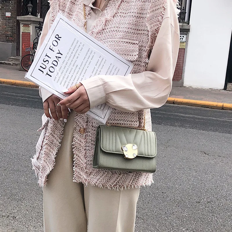 

2019 new stitching shoulder bag studded chain messenger bag