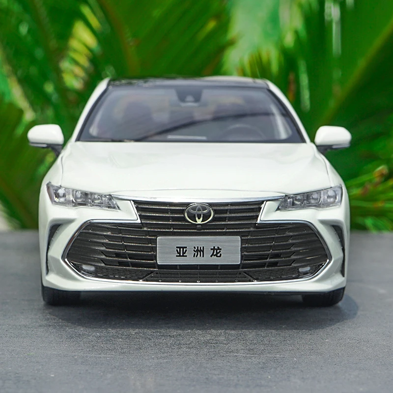1:18 TOYOTA AVALON оригинальный черный углерод/кристально-коричневый коллекция