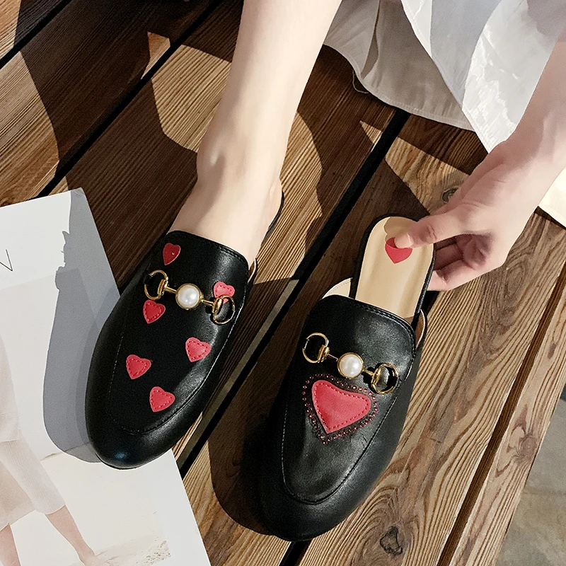 

2019 Women Brand Slippers Low Heel Women Casual Flat Slipper Slip on Mules Slides Pearl Pointed Toe Single Shoes Sandals