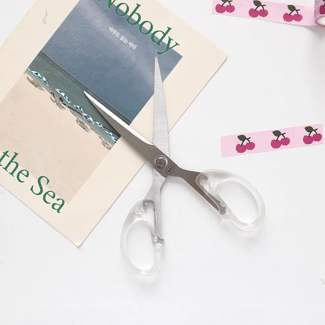 가정과 사무실에서 필수적인 활용 가능한 가위