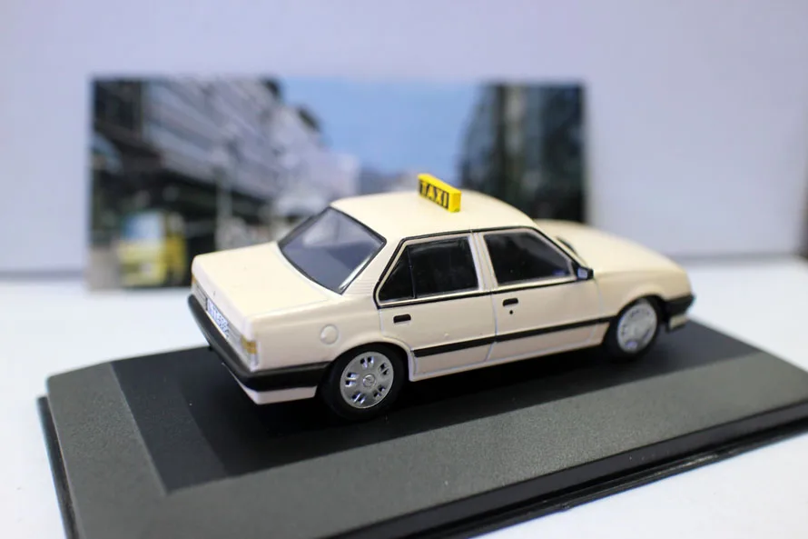 IX O 1:43 Opel Rekord 2.0E(Франк, 1984) Бутик сплав автомобиль игрушки для детей модель детской игрушки подарок оригинальная коробка