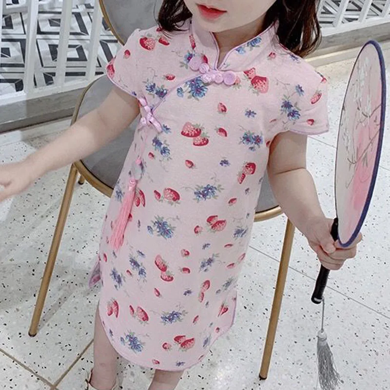

Новинка 2021, летнее платье принцессы для маленьких девочек, милое платье-Ципао в китайском стиле с клубничным принтом на пуговицах для девочек