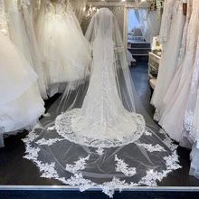 Лидер продаж, Свадебные вуали длиной 2,5 метров, Кружевная аппликация, кристаллы, двухслойная Часовня длинная недорогая Фата для невесты, покрытие для лица