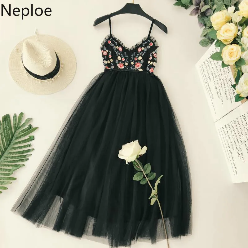 

Neploe Embroidery Summer 2019 Women Dress Sweet Ruffles Camis Vestido French Pleated V-Neck Sleeveless Patchwork Mesh Robe 43136