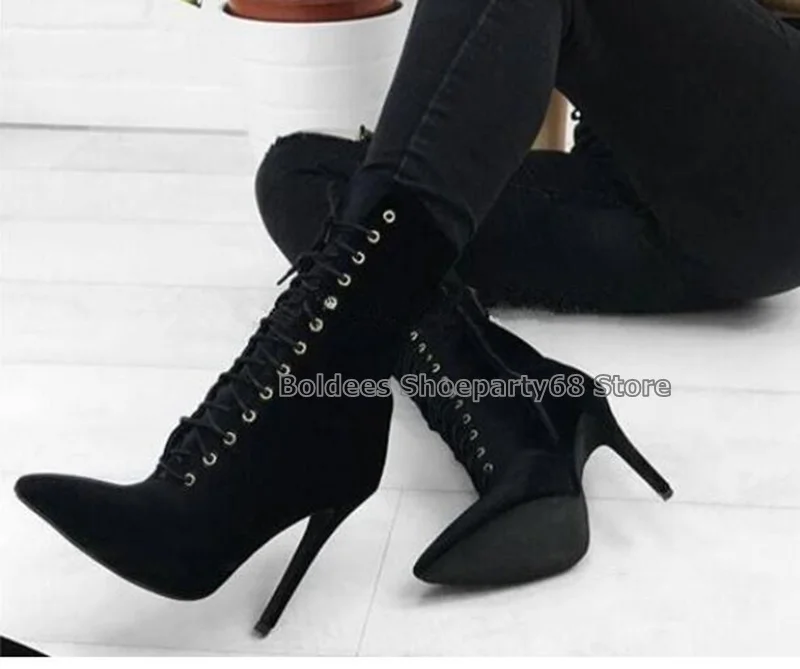Новинка; черные замшевые женские ботинки на высоком каблуке с острым носком на шнуровке; сезон осень-зима; Черные ботильоны; женская обувь