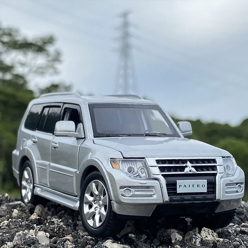 1/32 Scale Mitsubishi Pajero SUV Model Car Diecast Vehicle Toy Collection Gift 