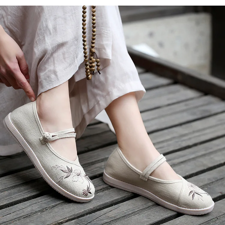 

2019 Spring And Autumn New Style Old Beijing Cloth Shoes National Wind Chinese Clothing Versatile Embroidered Shoes Cotton Linen
