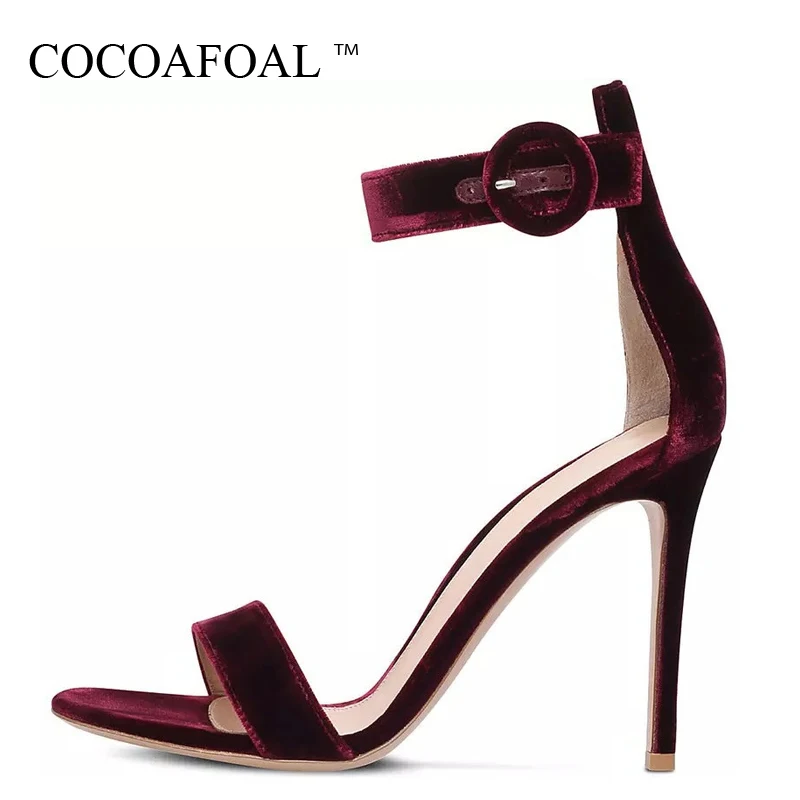 

COCOAFOAL Vrouwen Rode Bruids Schoenen Plus Size 33 43 Gladiator Flock Fashion Hak Hoogte Sandalen Party Sexy Bruiloft Sandalen