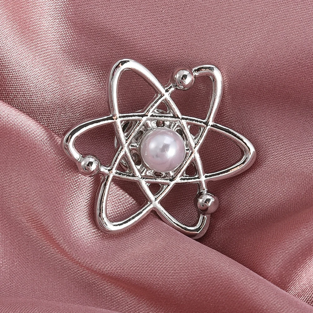 Creativity Chemical Atom Brooch White Pearl Lapel Pin Science Chemical Physics Teacher Shirt Pins Badge Graduation Student Gift