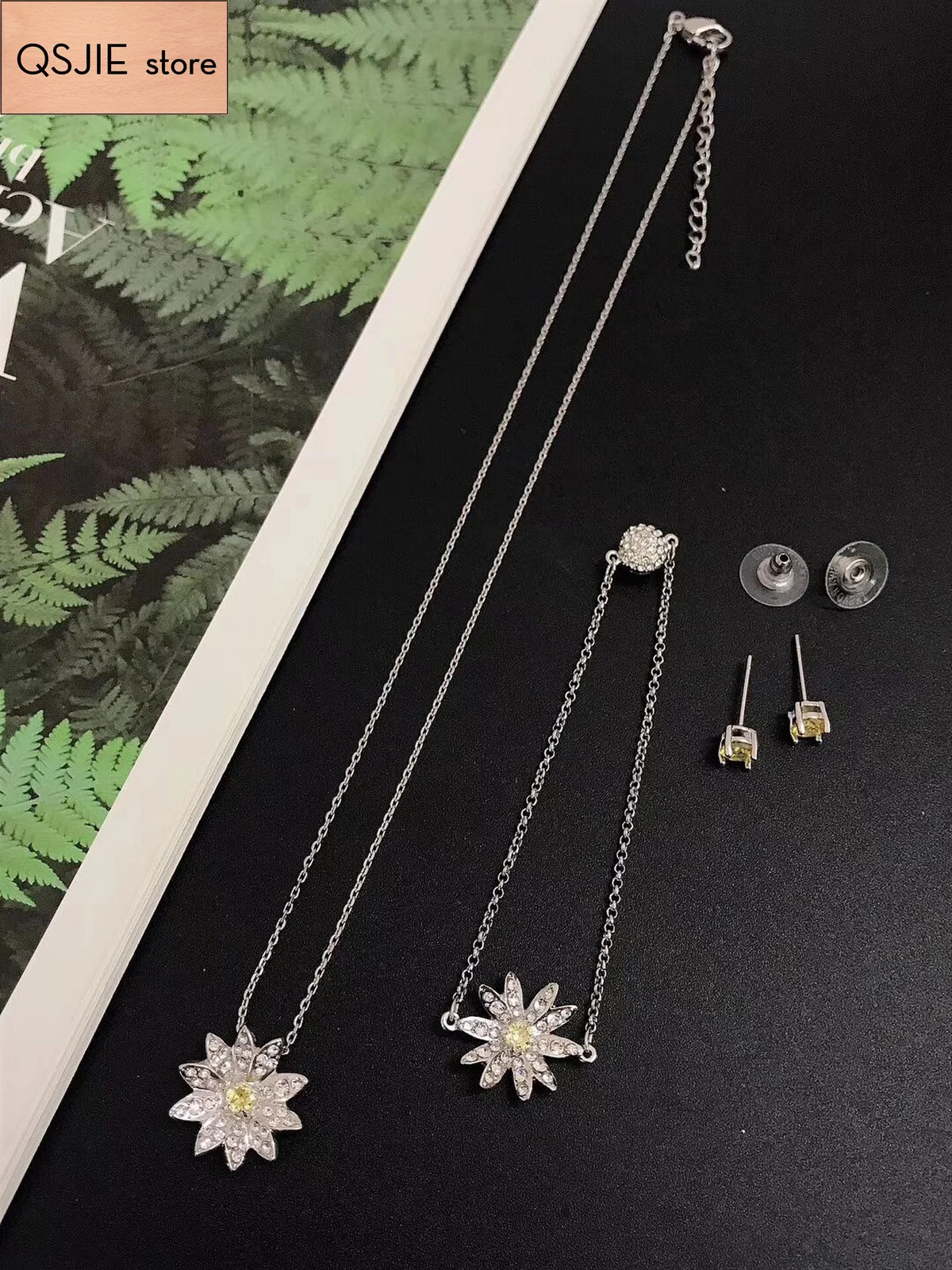 

High quality SWA new love charm blooming elegant flower lady Necklace