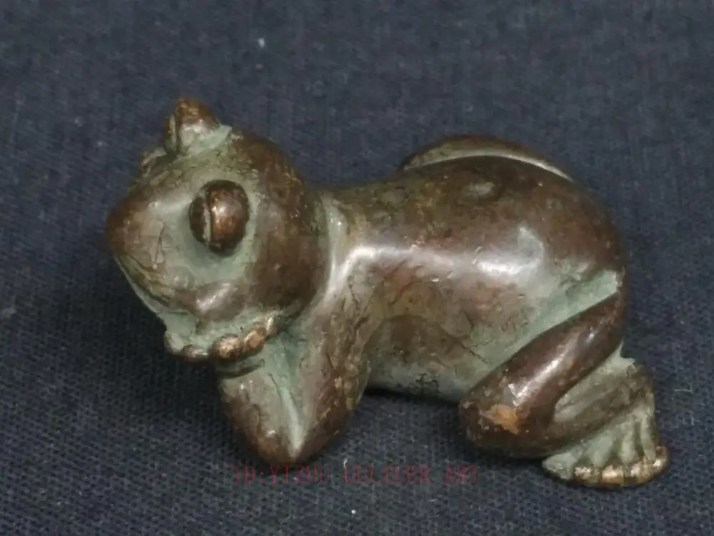 

YIZHU CULTUER ART Collection Old China Bronze Carving Lovely Frog Statue Paperweight or Pendant Family Decoration Gift