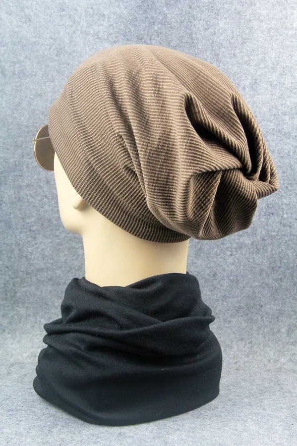 Necks and hats are all made of pure-color Street leisure fashion headgear