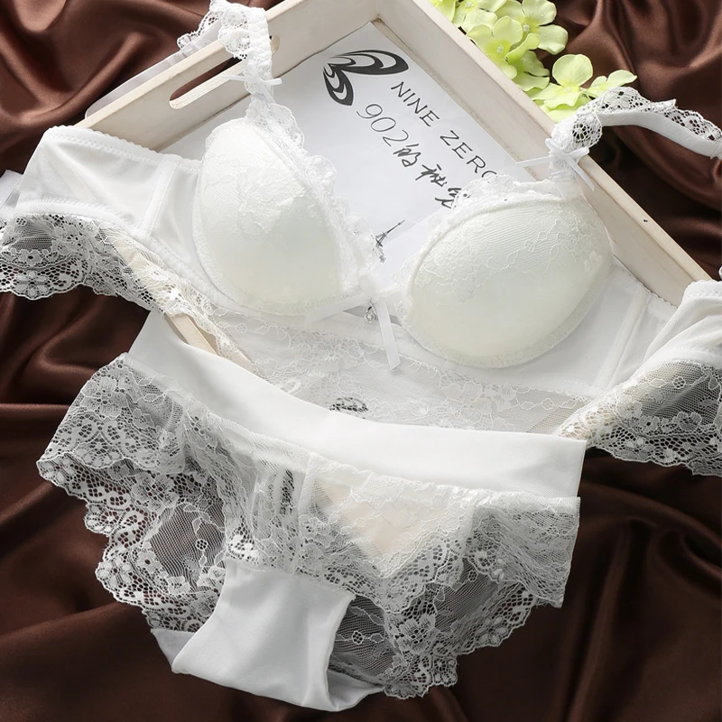 

Hot Womans Sexy Lace Bra Sets Wire Free Comfortable Vintage Underwear Set Deep V-neck Push Up Solid Crop Top