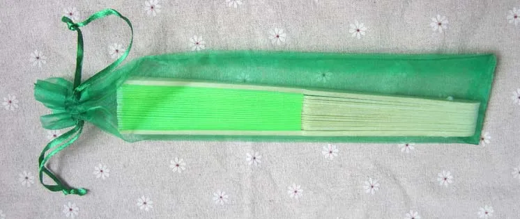 green 50 шт./партия персонализированные Невеста и жених имя и Дата Шелковый свадебный веер с подарочные мешочки из органзы - Цвет: green