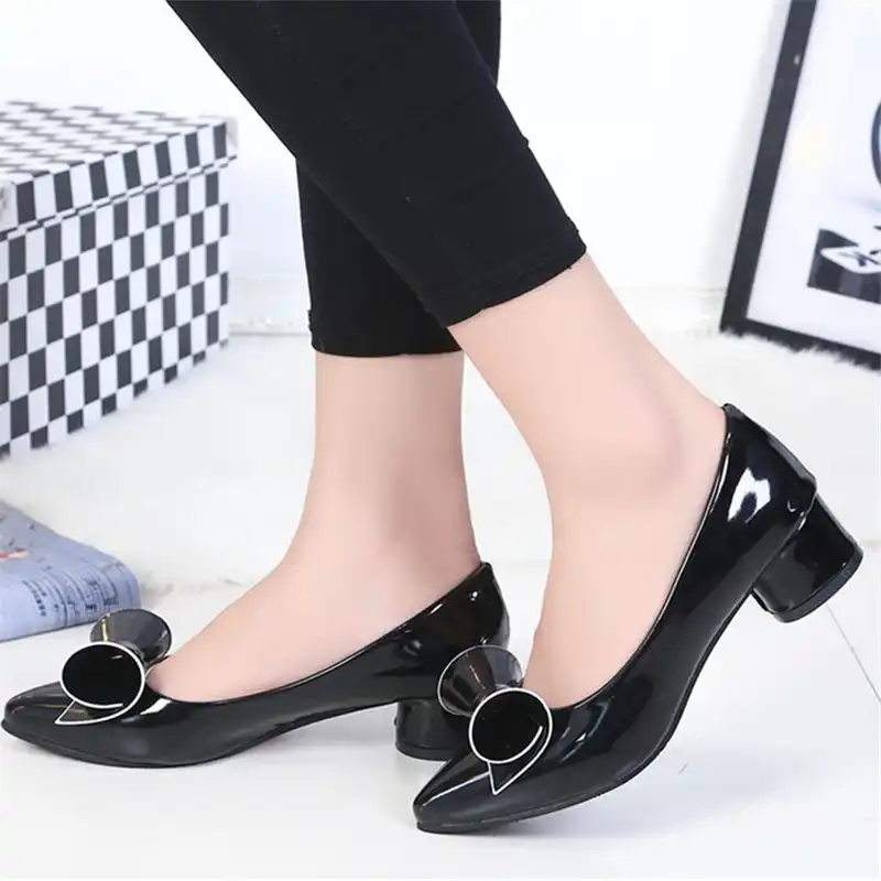 black leather pumps womens