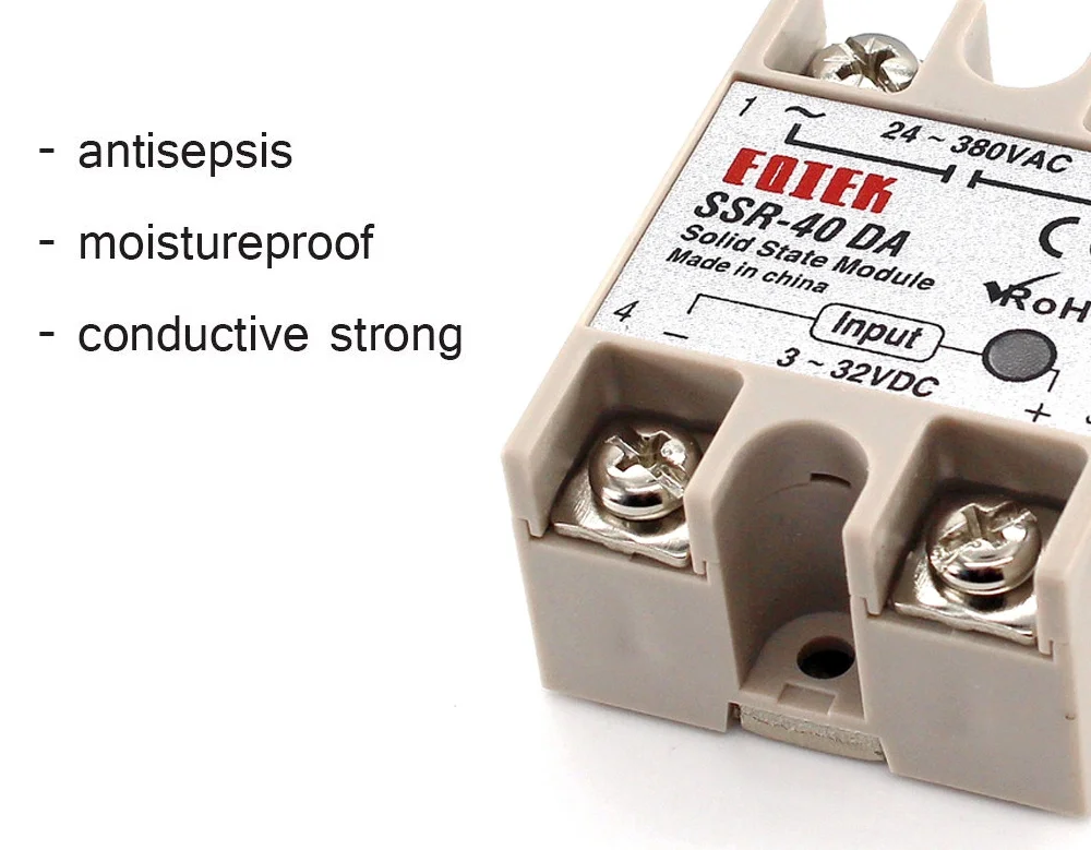 Röle terminalleri ve etiketlemenin yakın çekimi