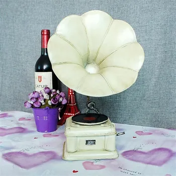 

Vintage Metal Retro White Phonograph Model Record Player Antique Gramophone Turntable Model Home Bar Crafts Ornaments M4634