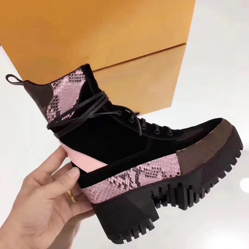 Роскошные дизайнерские женские ботинки из натуральной кожи; фирменный дизайн; обувь для подиума на высоком каблуке; черные классические ботинки на шнуровке с цветами - Цвет: Фиолетовый